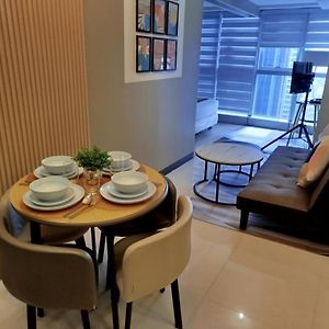 Uptown Parksuites Tower 1 Bgc